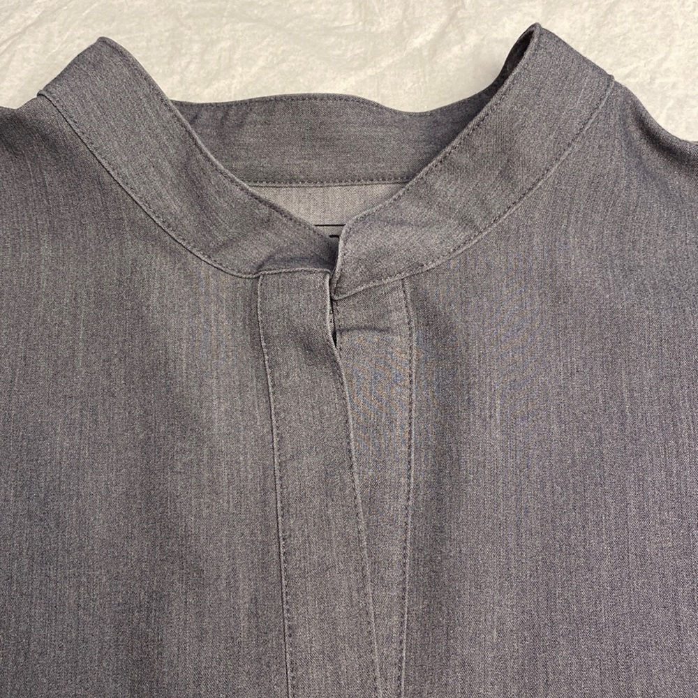 Womans Figs Technical Collection  Rafaela 2 Side Pockets Scrub Top SZ L